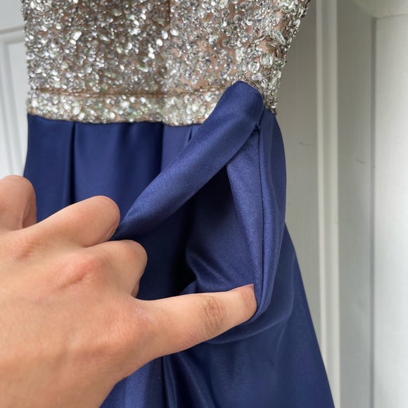 Navy Grad dress with sequins - Picture 6 of 9